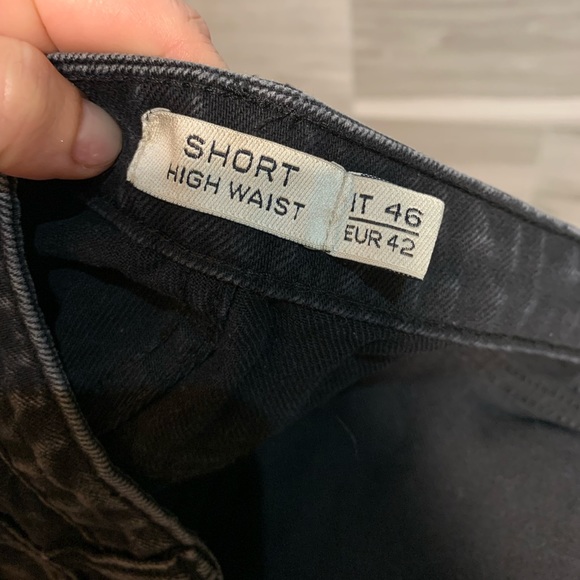 3/$30 Distressed Vintage looking Black denim shorts size 12 - Picture 4 of 6